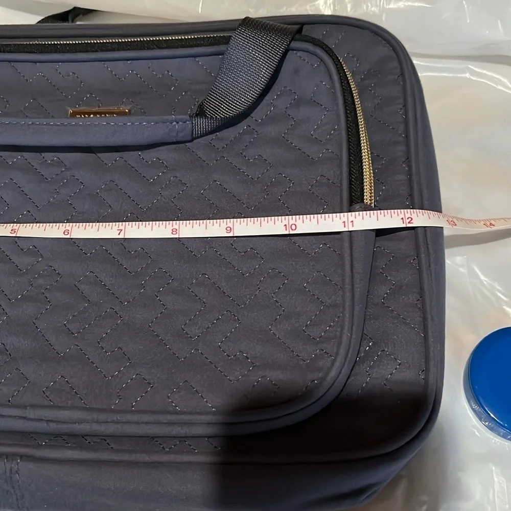 Travel Toiletry Bag in Blue 〰️ Cosmetic Organizer